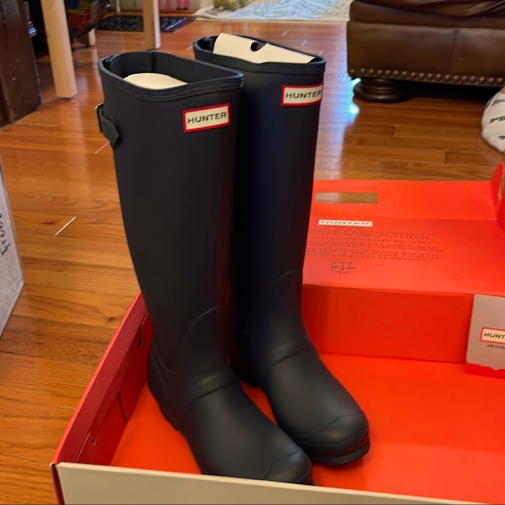 Gently Used In Box Hunters Women's Tall Back Adjustable Rain Boots